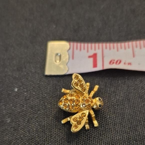 Joan Rivers Vintage Rhinestone And Gold Bee Brooch - Picture 5 of 5